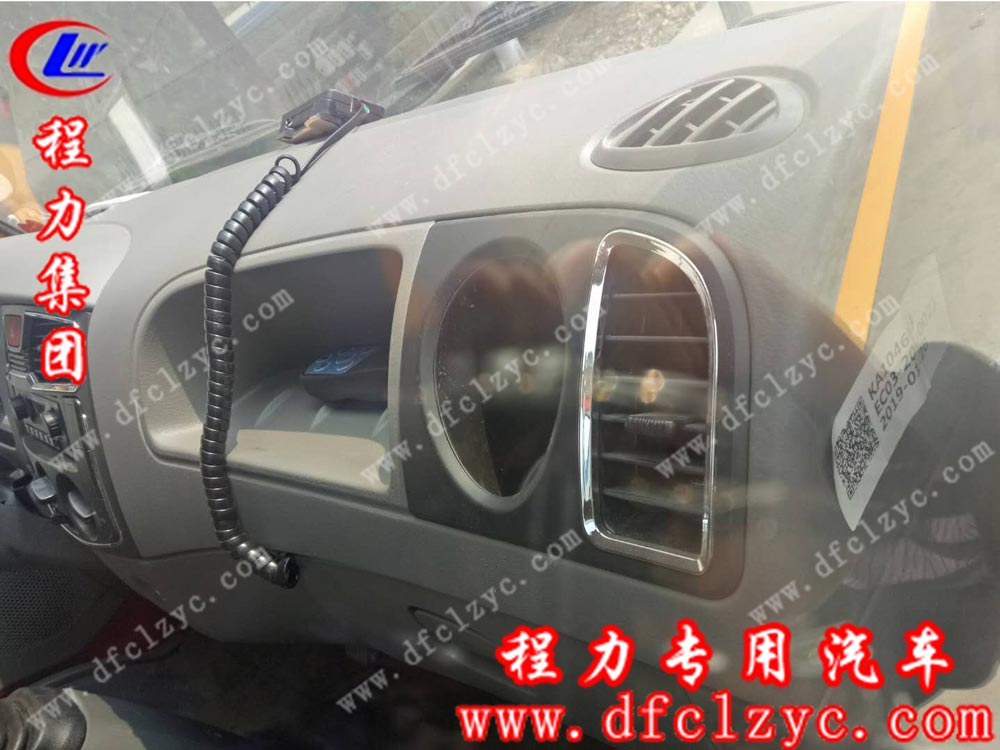 東風(fēng)小多利卡水罐消防車(chē)（國(guó)五）內(nèi)視圖