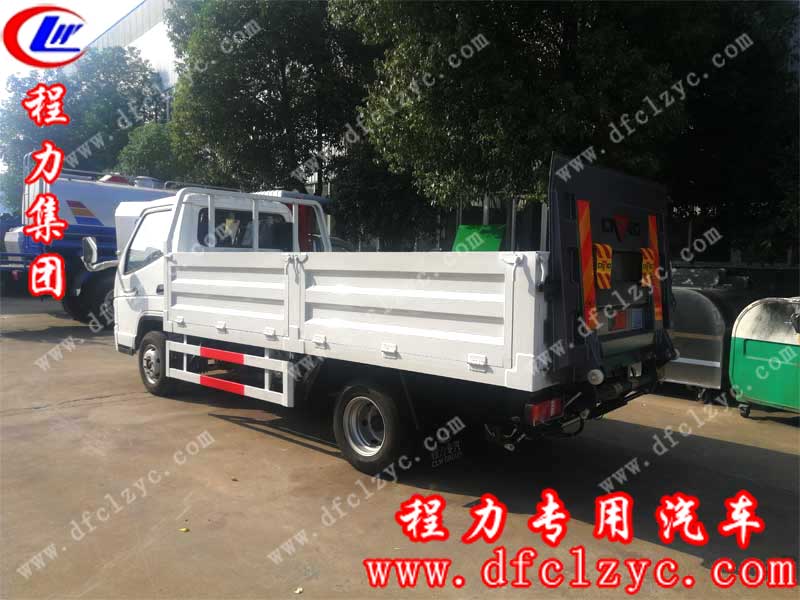 程力集團(tuán)國(guó)六唐駿歐鈴?fù)把b垃圾車，裝配液壓尾板，車廂可選裝側(cè)翻欄板，方便空桶搬運(yùn)