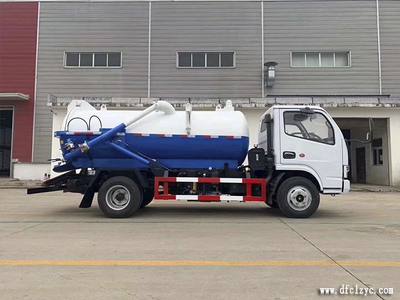 湖北程力集團(tuán)4方東風(fēng)小多利卡吸污車(chē)