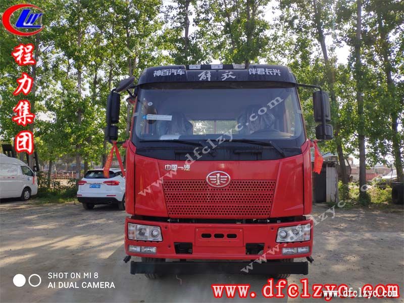 程力集團(tuán)解放J6平板運(yùn)輸車(chē)
